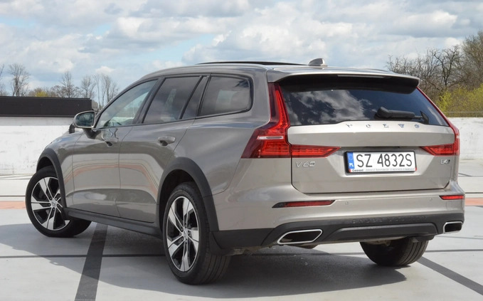 Volvo V60 Cross Country cena 135900 przebieg: 175000, rok produkcji 2021 z Zabrze małe 781